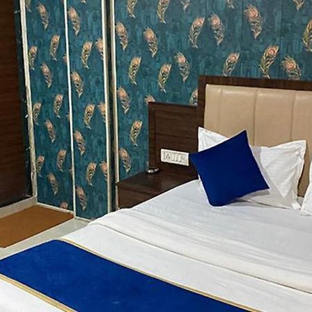 Готель Fabexpress Ashirwad Residency Мумбаї Екстер'єр фото